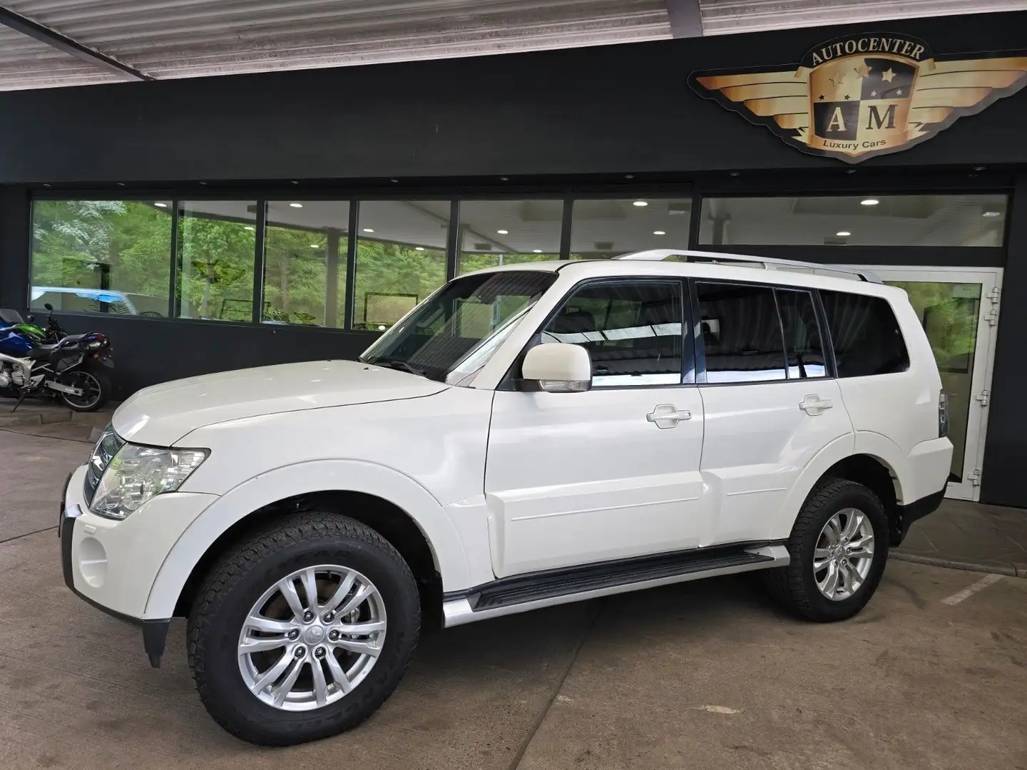 Mitsubishi Pajero 3.2 DI-D Intense Volloption/7.Sitzer/AHK Weiß - 2