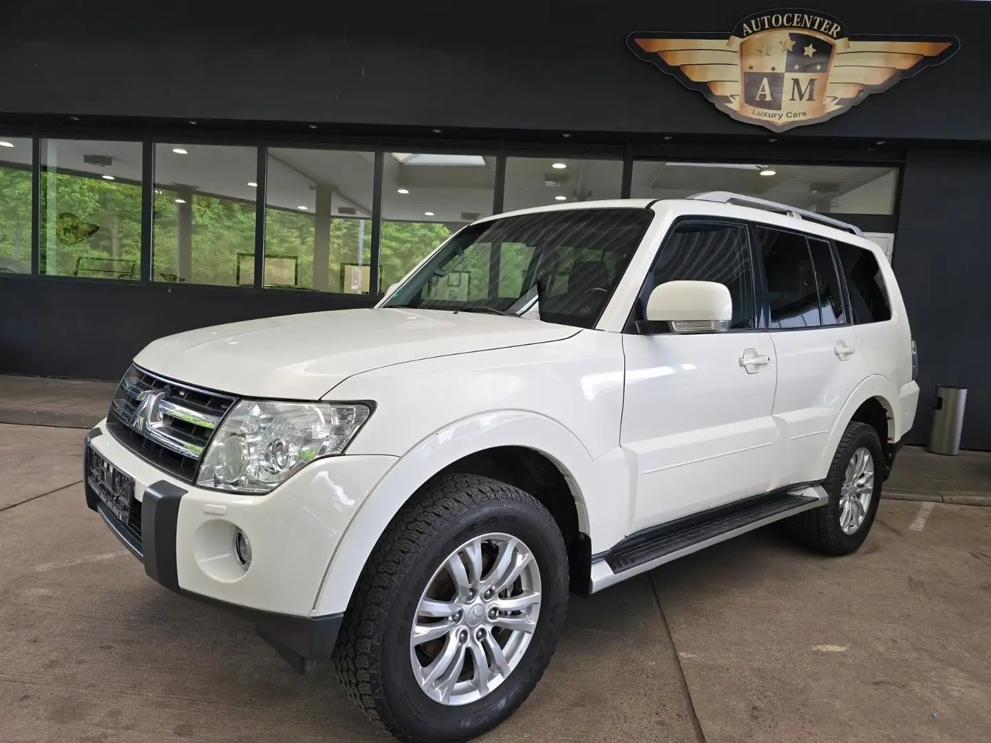 Mitsubishi Pajero 3.2 DI-D Intense Volloption/7.Sitzer/AHK Weiß - 1