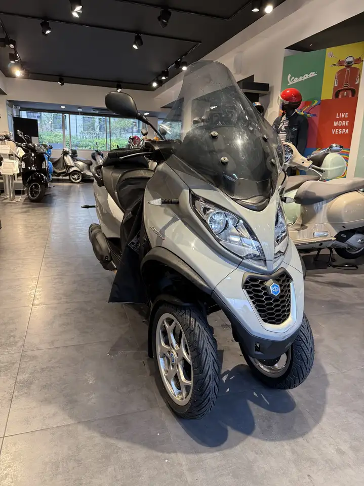 Piaggio MP3 400