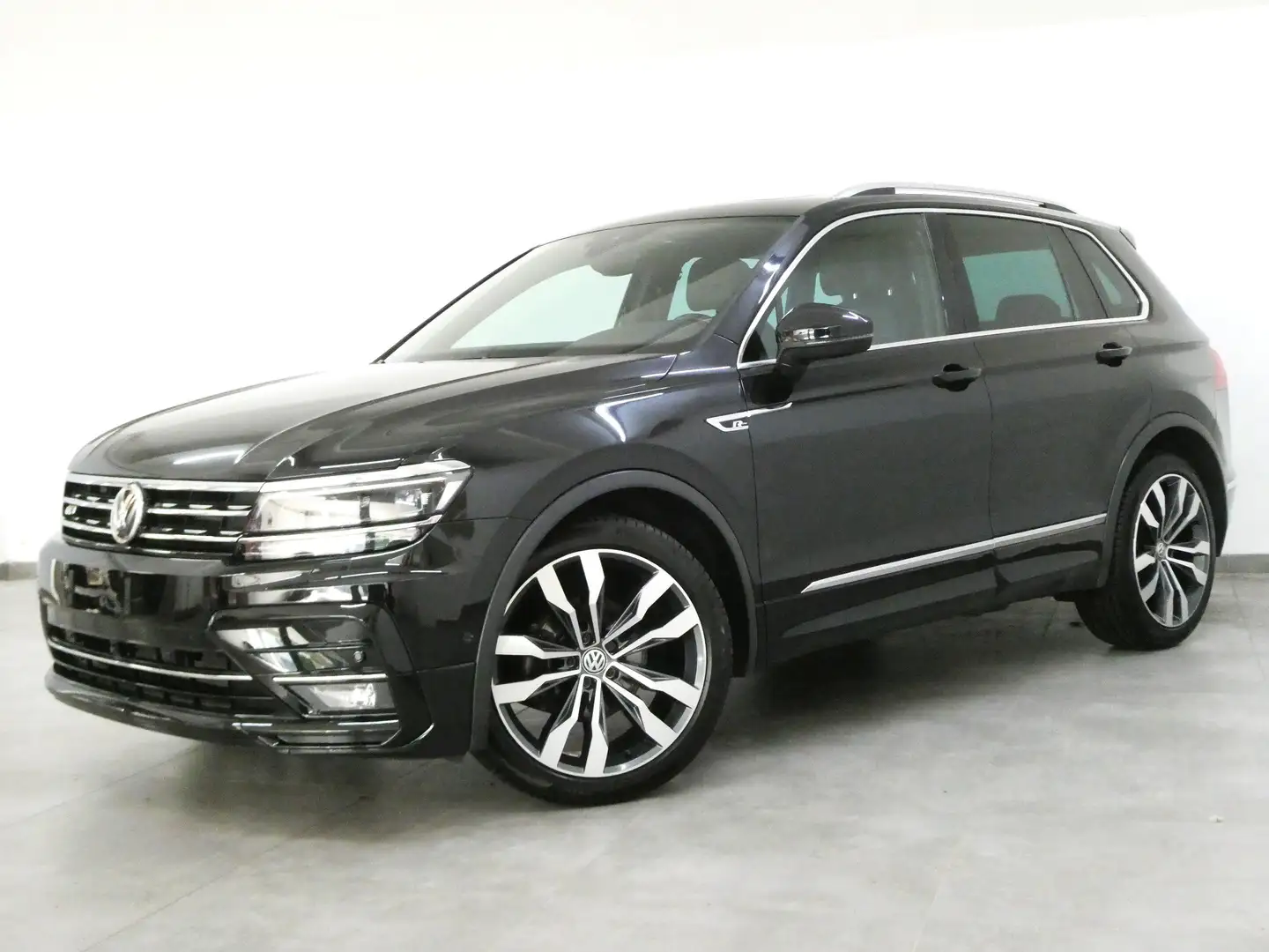 Volkswagen Tiguan DSG "R-Line" LED Navi Ahk ACC Kamera Panorama 20" Schwarz - 1