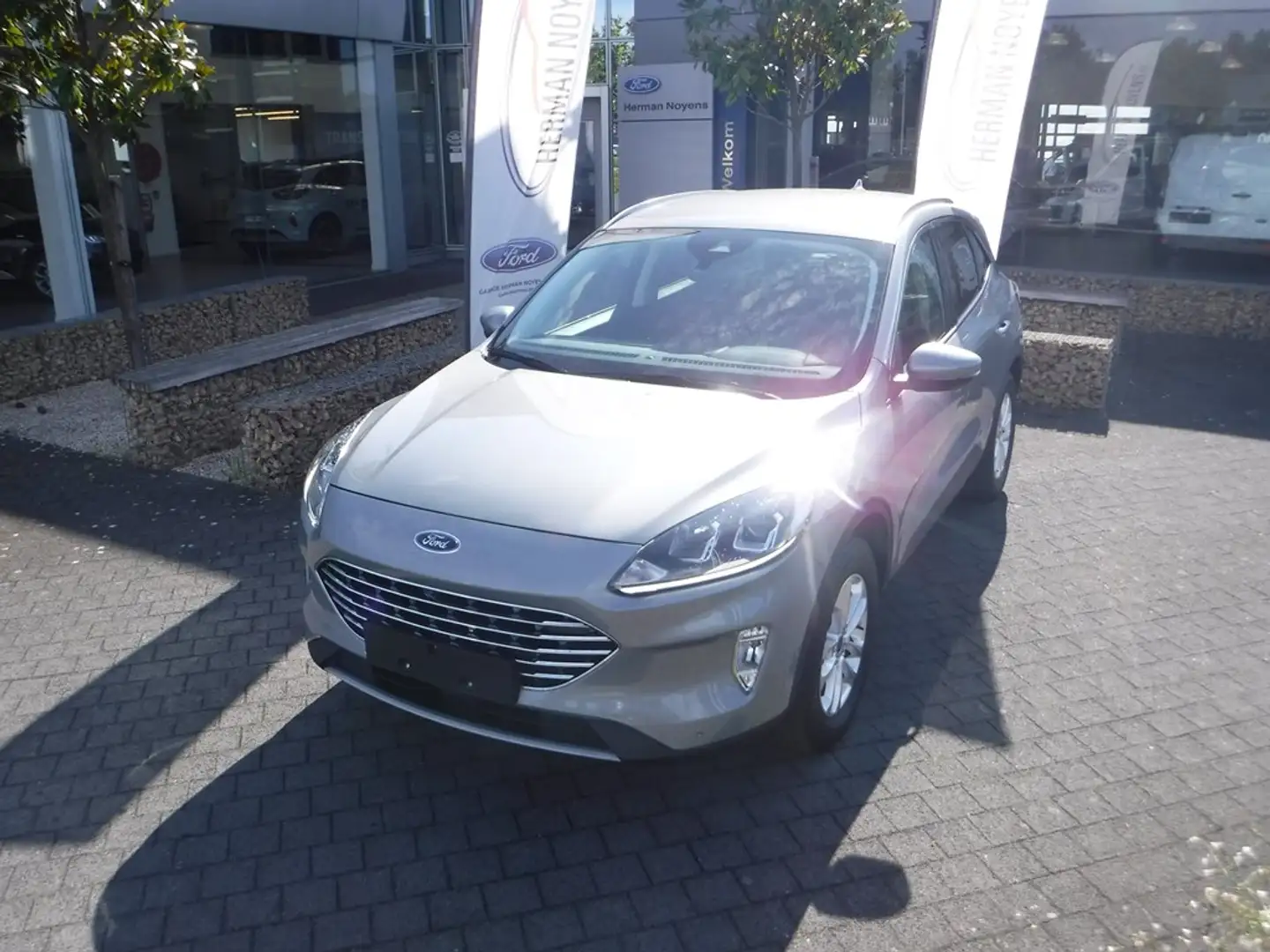 Ford Kuga Titanium Zilver - 1