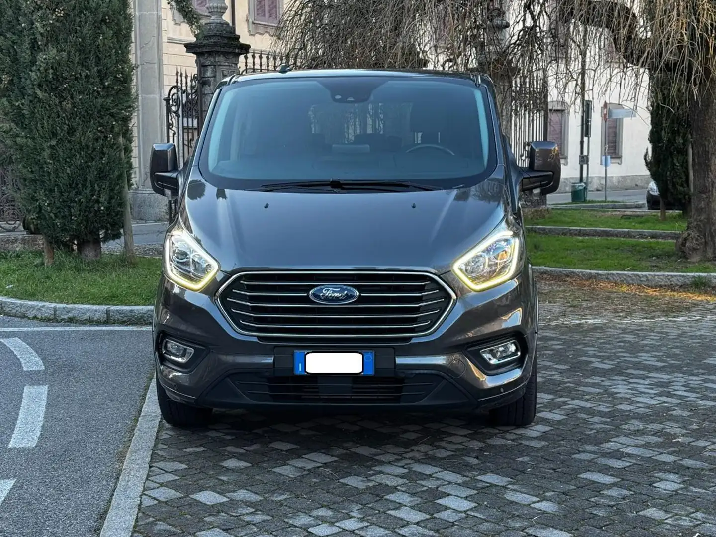 Ford Tourneo Custom 320 2.0 EcoBlue 185CV MHEV PC Tit.Cruise adattivo Gris - 2