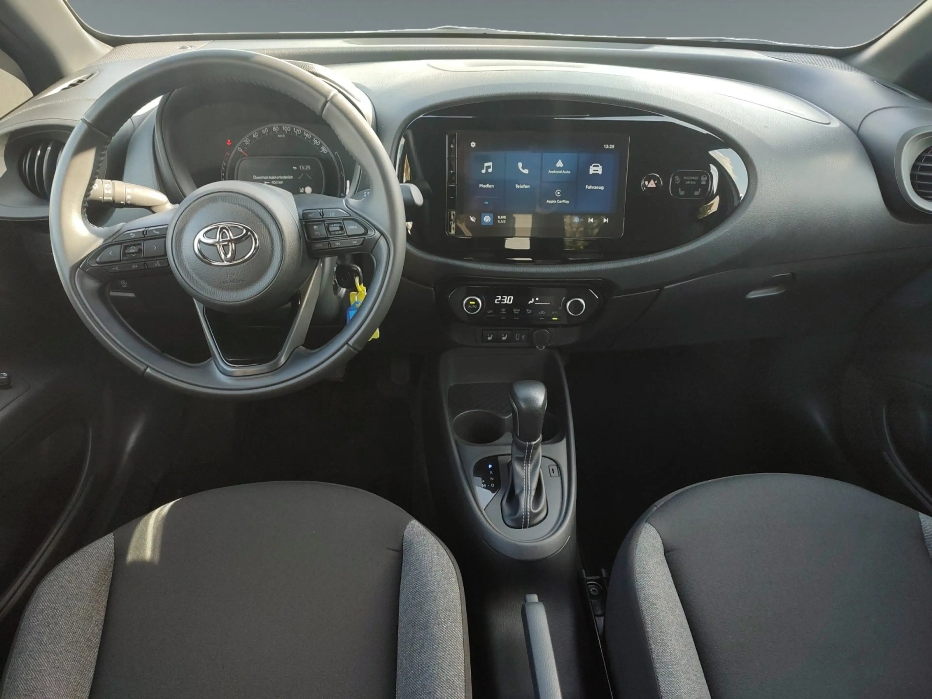 Toyota Aygo X 1.0 Active SHZ*CARPLAY*LED*RFK* — photo 11