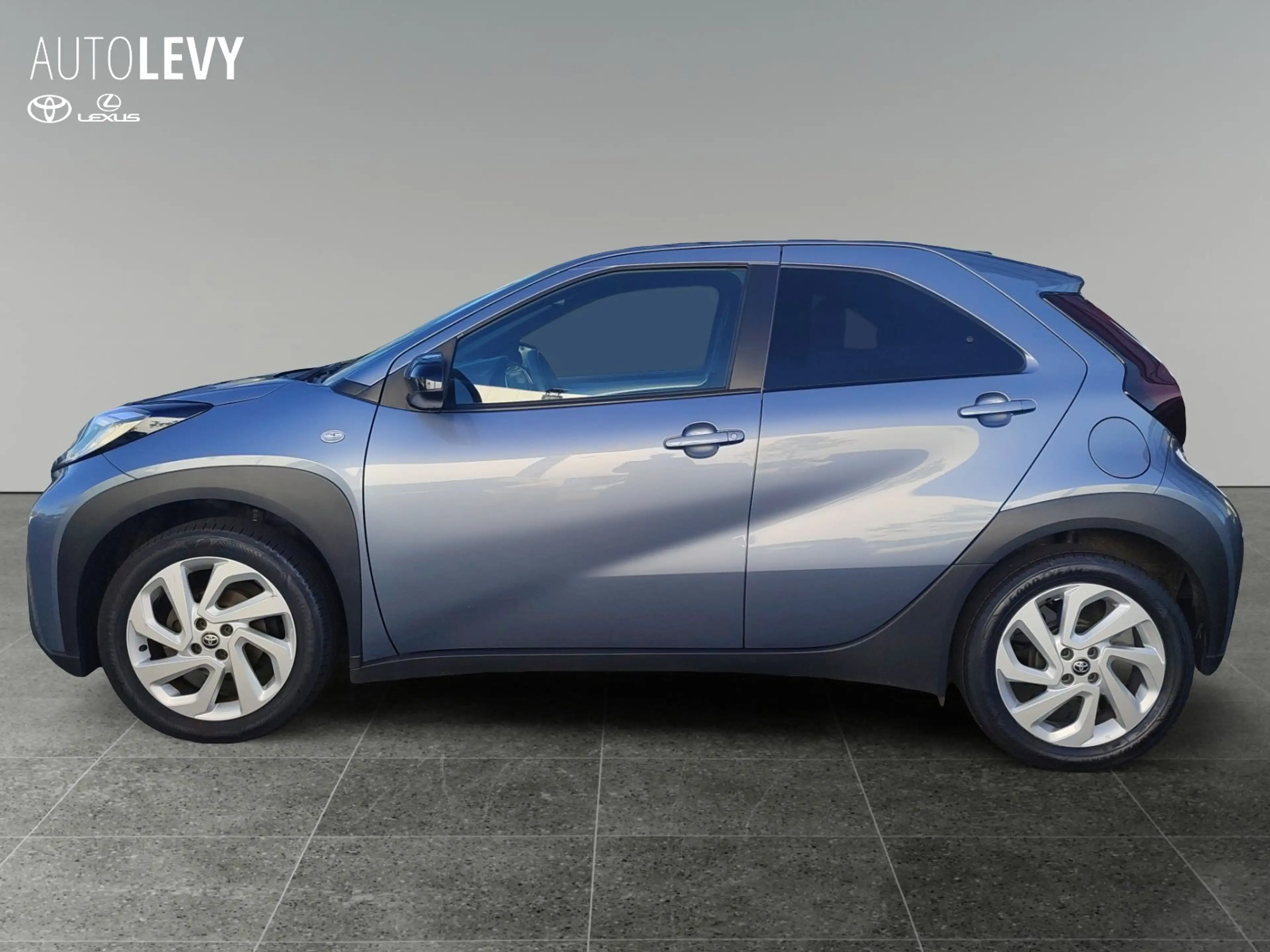 Toyota Aygo X 1.0 Active SHZ*CARPLAY*LED*RFK* — photo 3