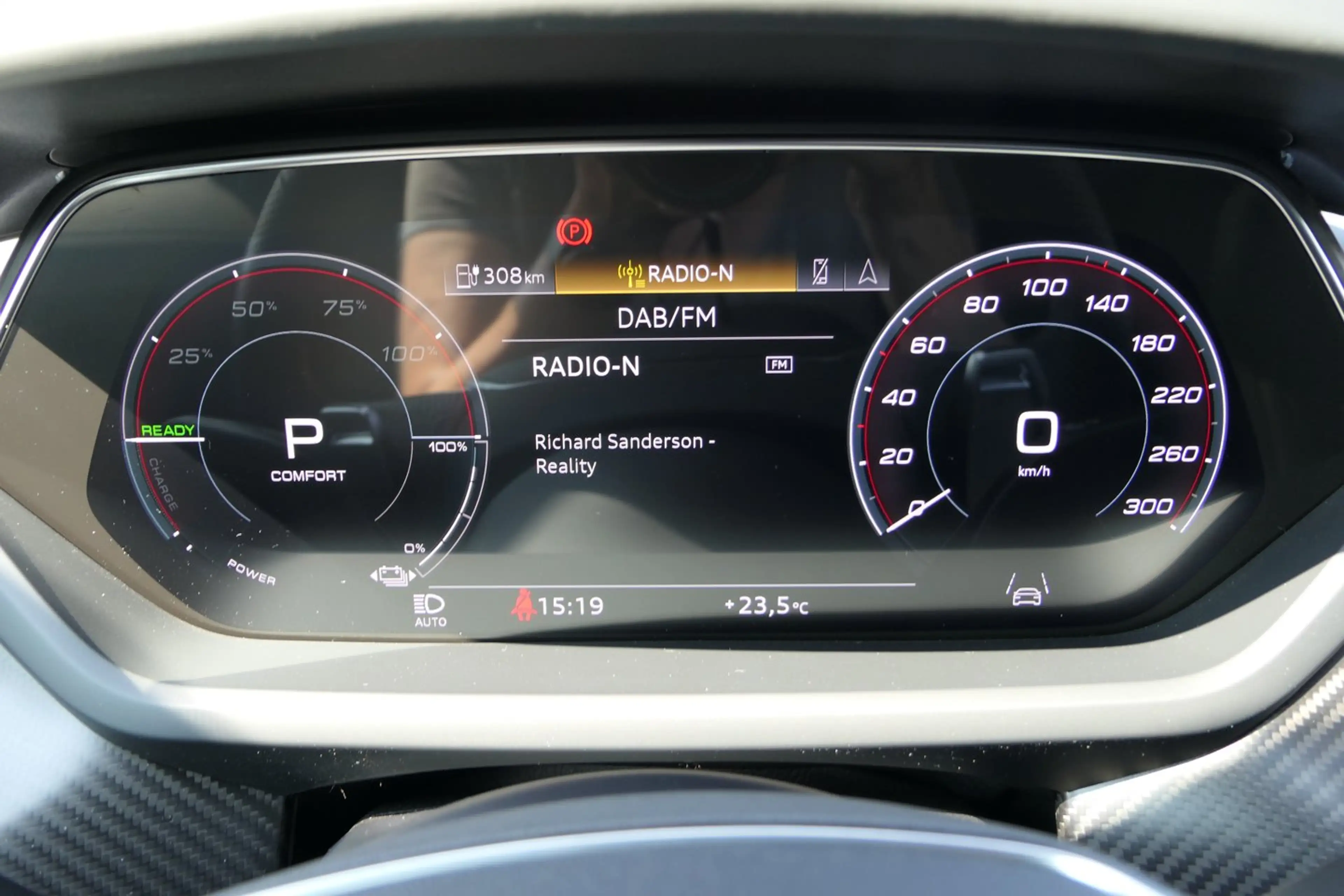 Audi e-tron GT — photo 7