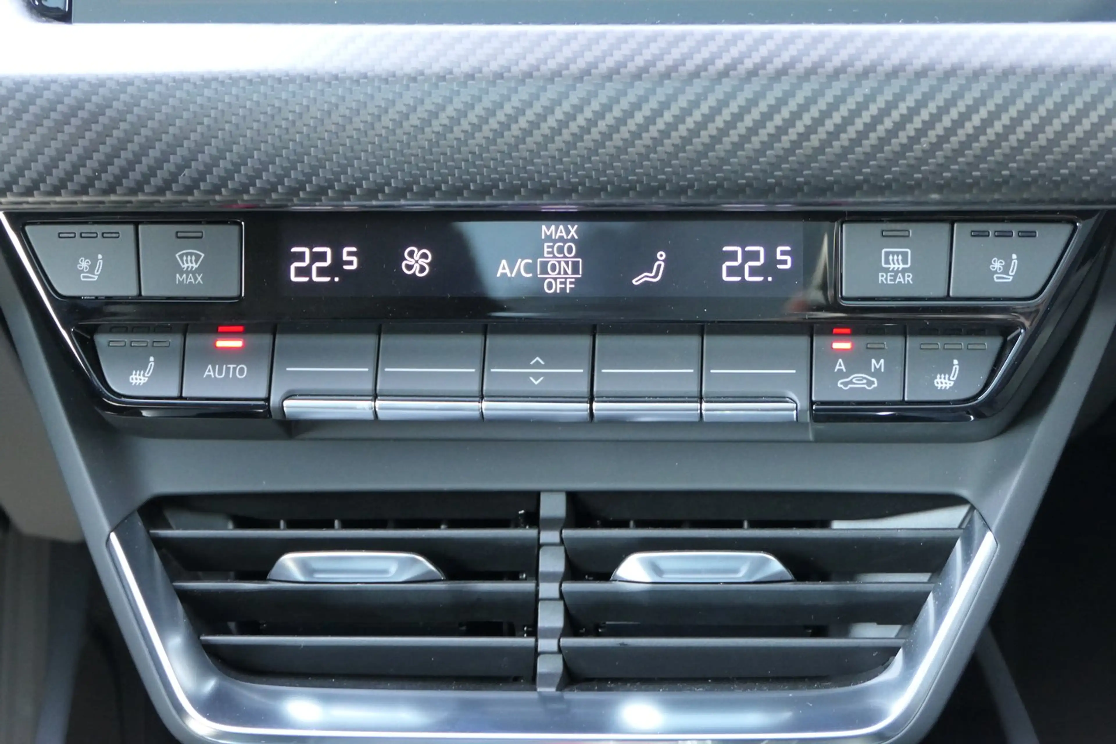 Audi e-tron GT — photo 14