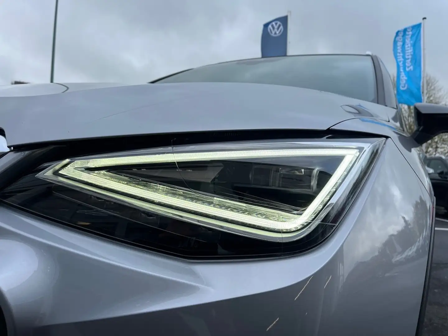 SEAT Arona 1,0 TSI DSG Xperience Silber - 2