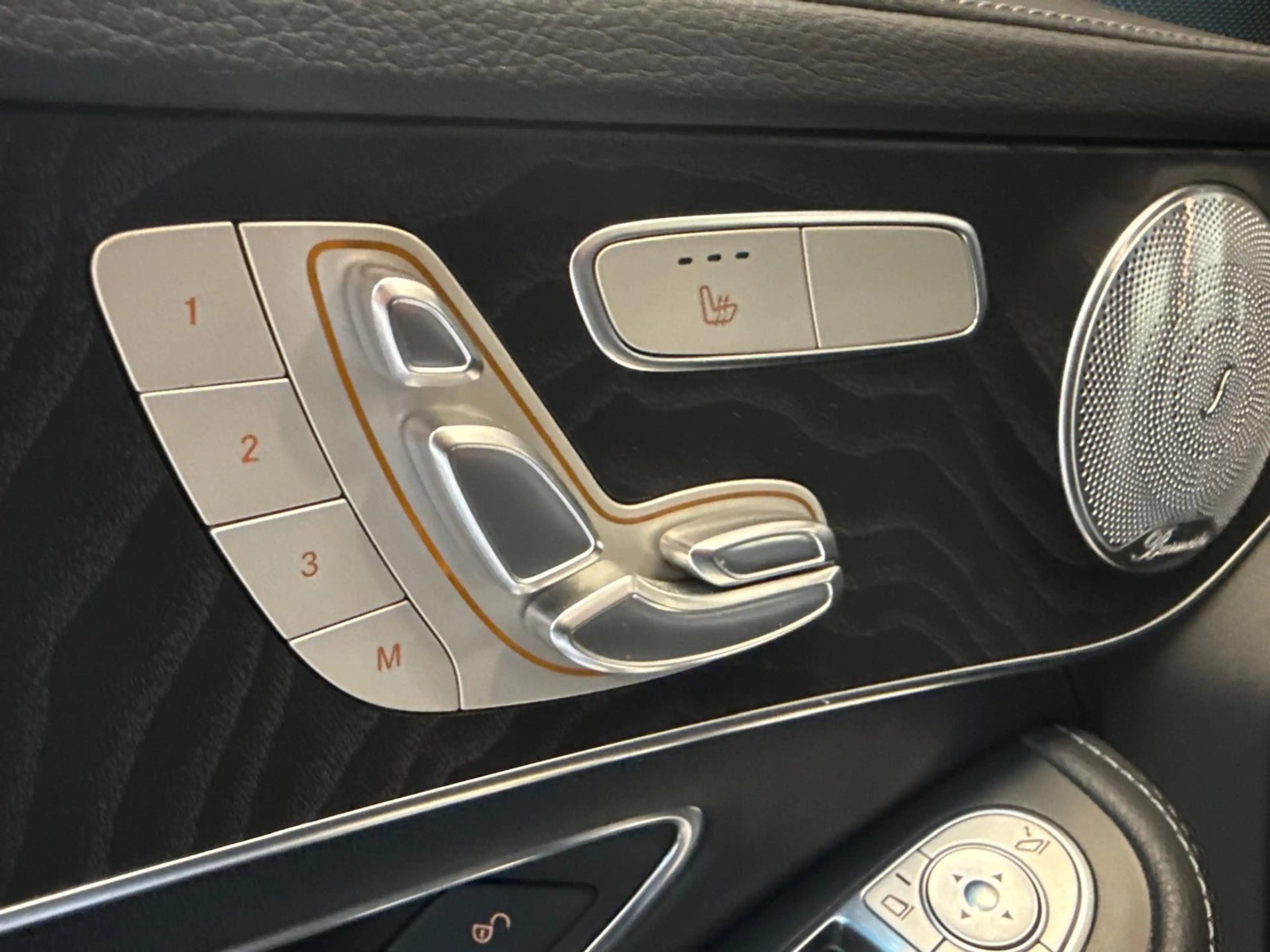Mercedes-Benz GLC 350 d 4Matic AMG Line/PANO/BURMESTER/ACC/AHK — photo 12
