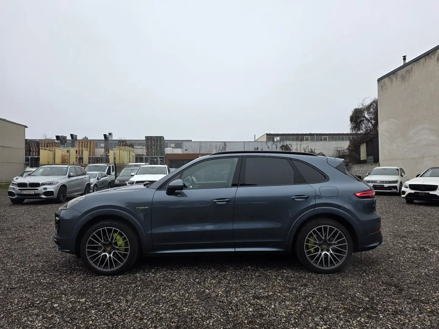 Porsche Cayenne E-Hybrid VOLLAUSSTATTUNG Bleu - 2