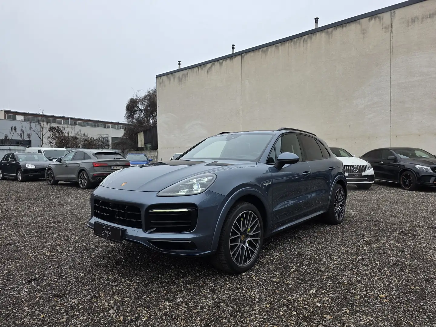 Porsche Cayenne E-Hybrid VOLLAUSSTATTUNG Bleu - 1