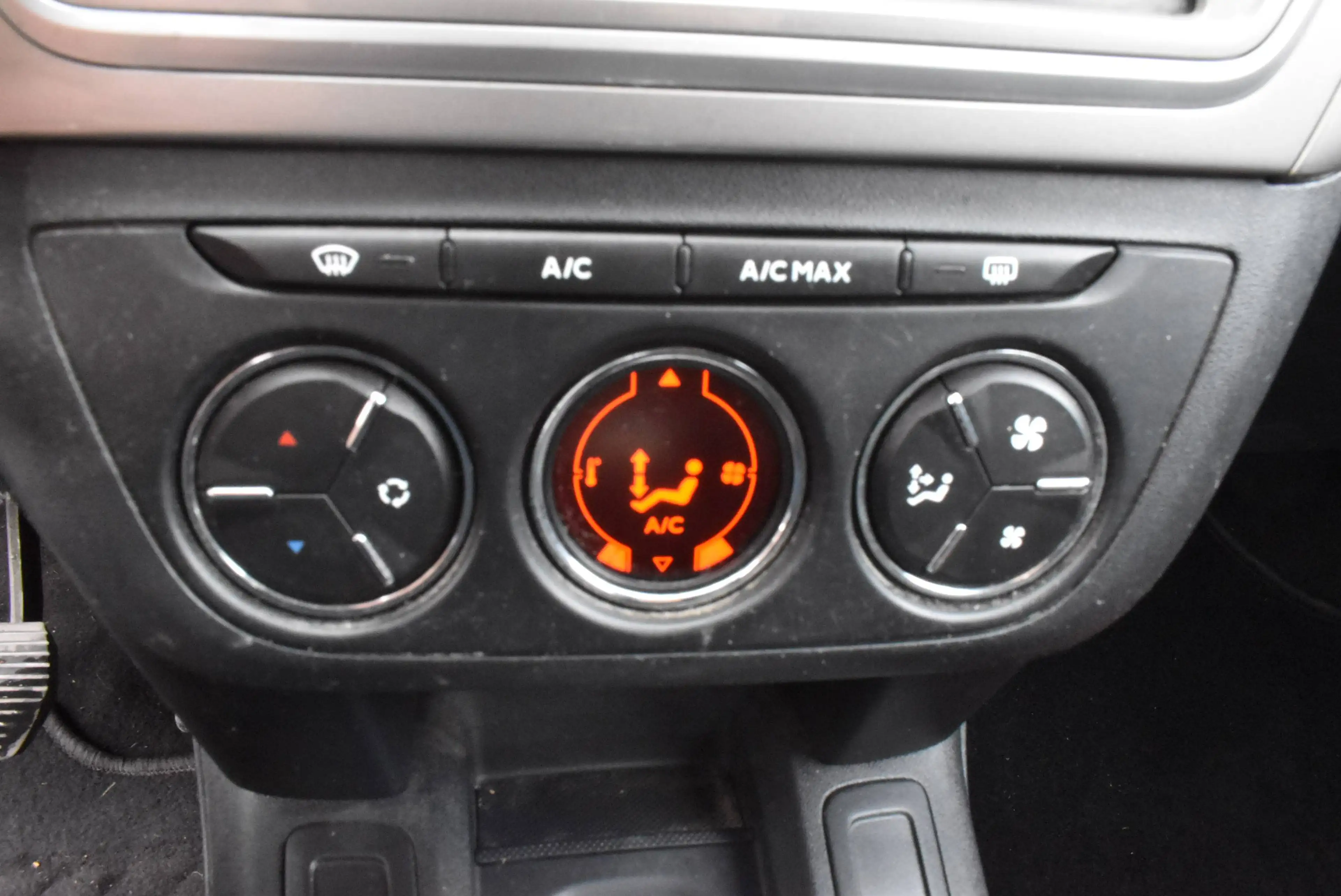 Citroen C-Elysée 1.2 Seduction Airco/GPS/CarPlay ***12M GARANTIE***86.000KM!!! — photo 9