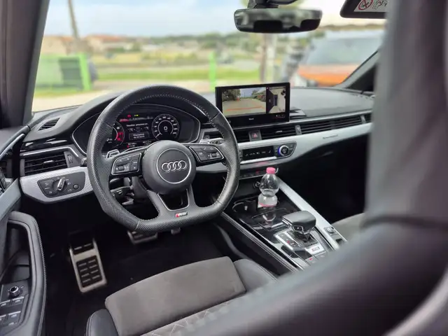 Audi RS4 view 11