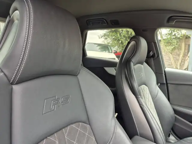 Audi RS4 view 8