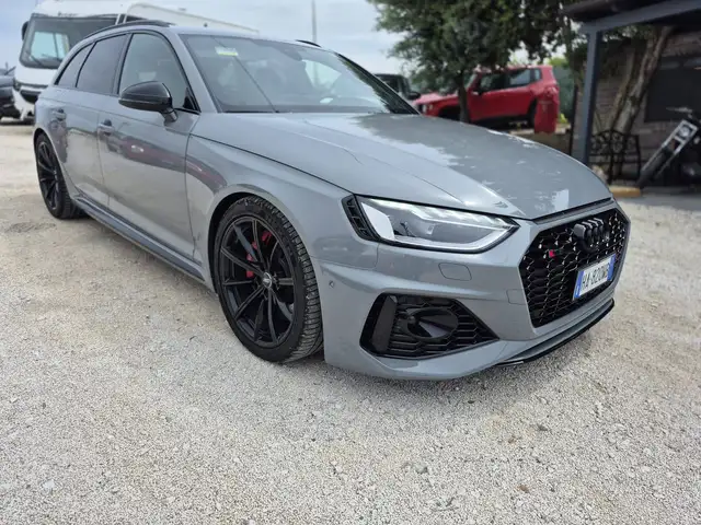 Audi RS4 view 5