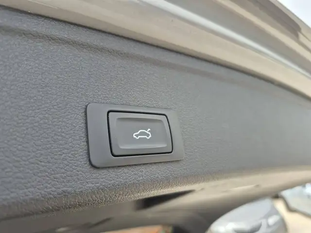 Audi RS4 view 13