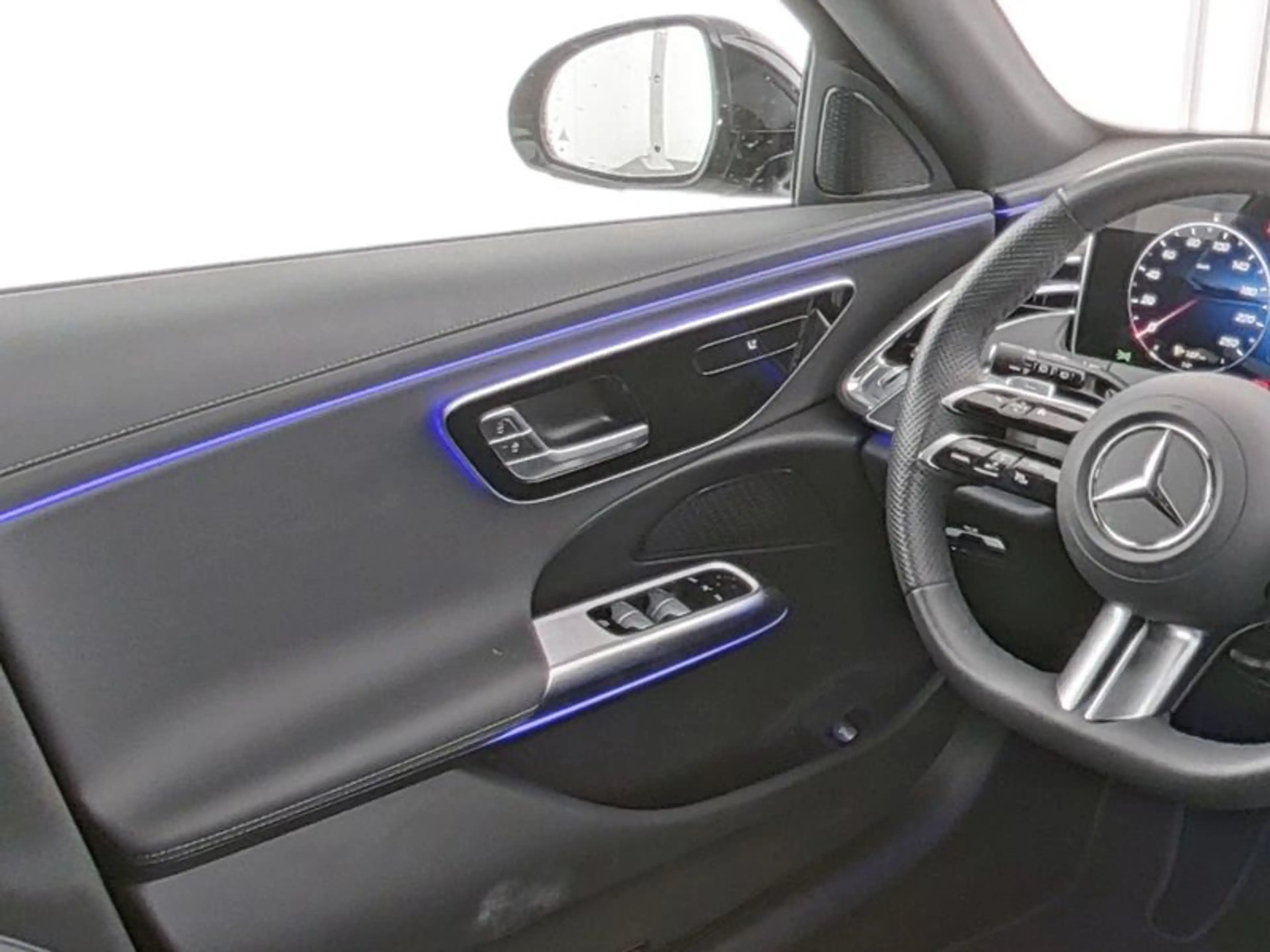 Mercedes-Benz E 220 d 4M T AMG-Sport/Pano/AHK/Night/Totw/Distr — photo 9