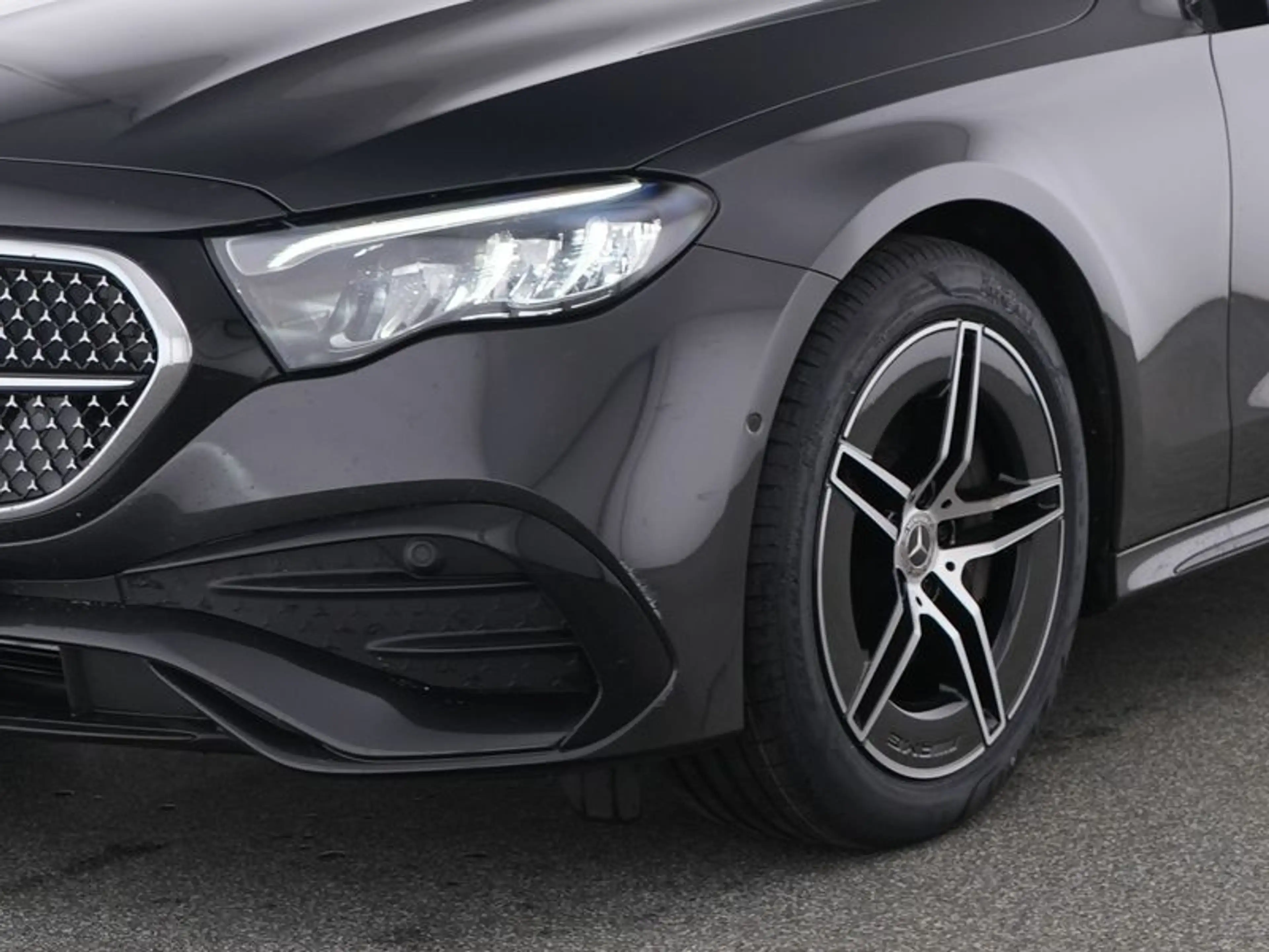 Mercedes-Benz E 220 d 4M T AMG-Sport/Pano/AHK/Night/Totw/Distr — photo 4