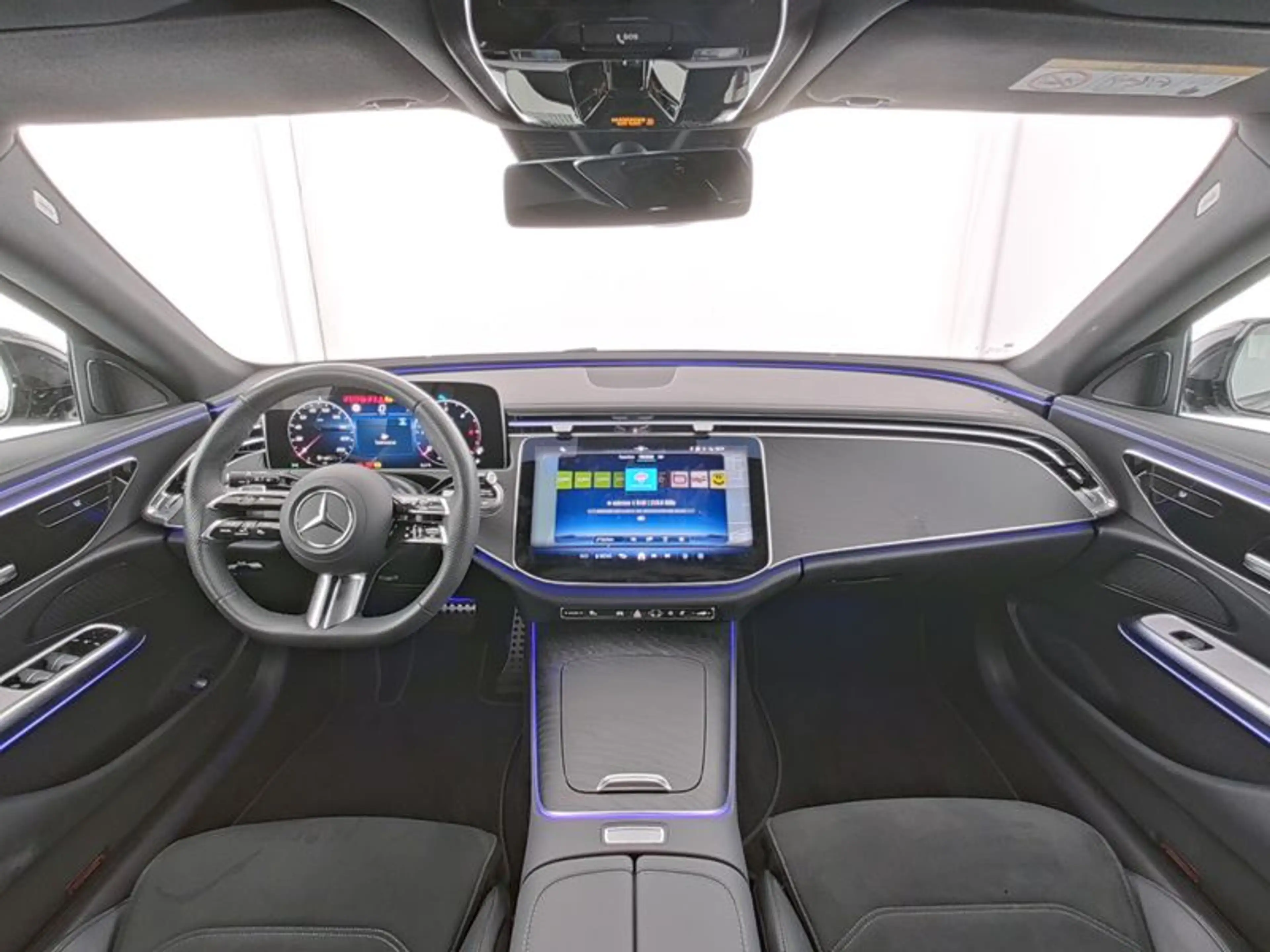 Mercedes-Benz E 220 d 4M T AMG-Sport/Pano/AHK/Night/Totw/Distr — photo 6
