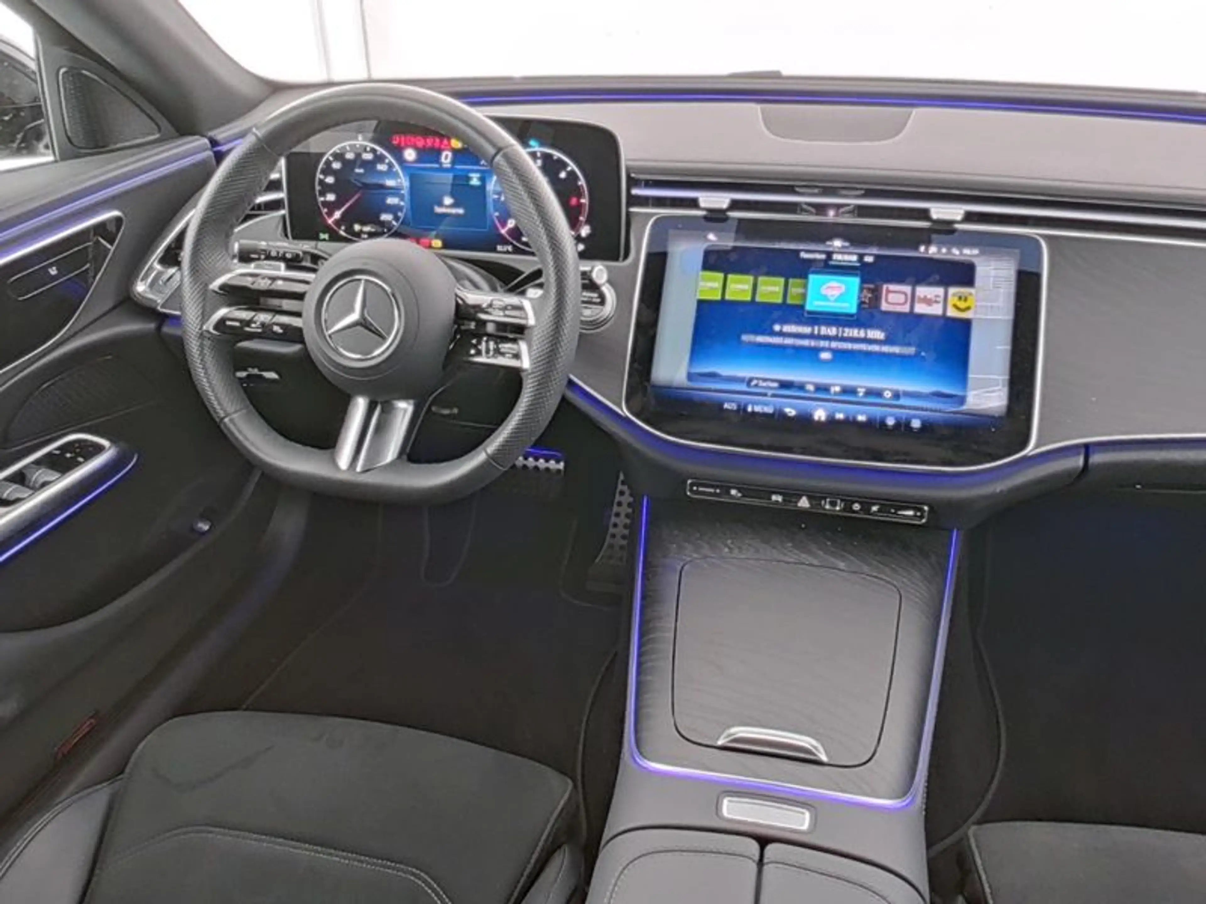 Mercedes-Benz E 220 d 4M T AMG-Sport/Pano/AHK/Night/Totw/Distr — photo 7