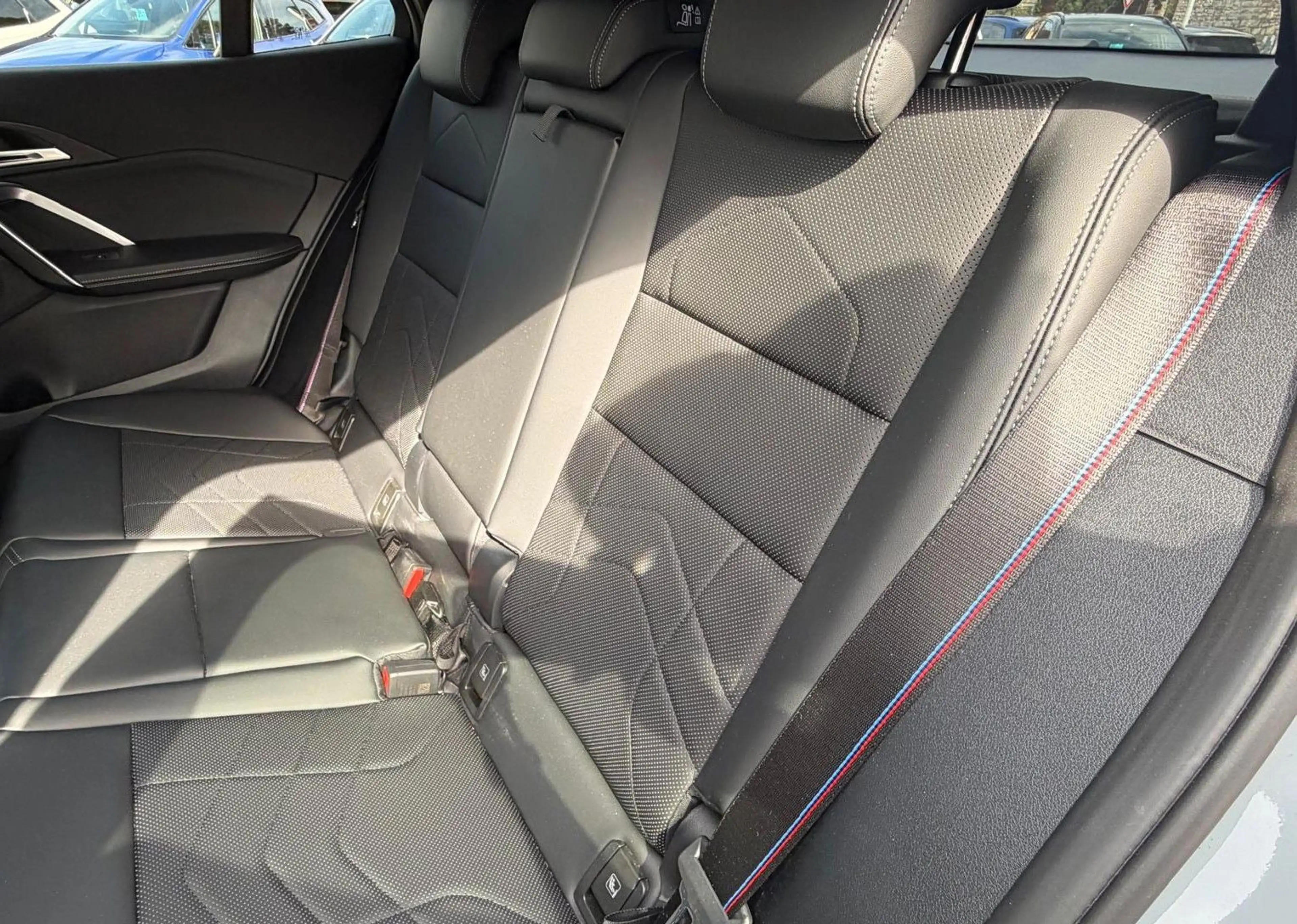 BMW iX2 eDrive20 M SPORT /AHK/HarmKard/HeadUp/Leder — photo 14