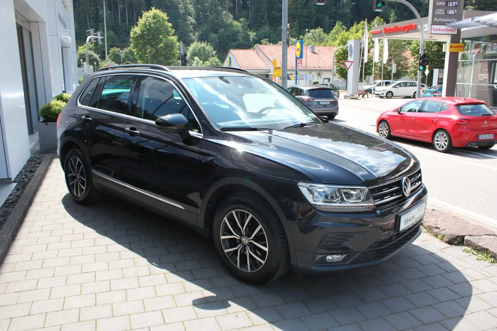 Volkswagen Tiguan Comfortline 1.5 TSI ACT DSG Navi,LED,PDC Schwarz - 2
