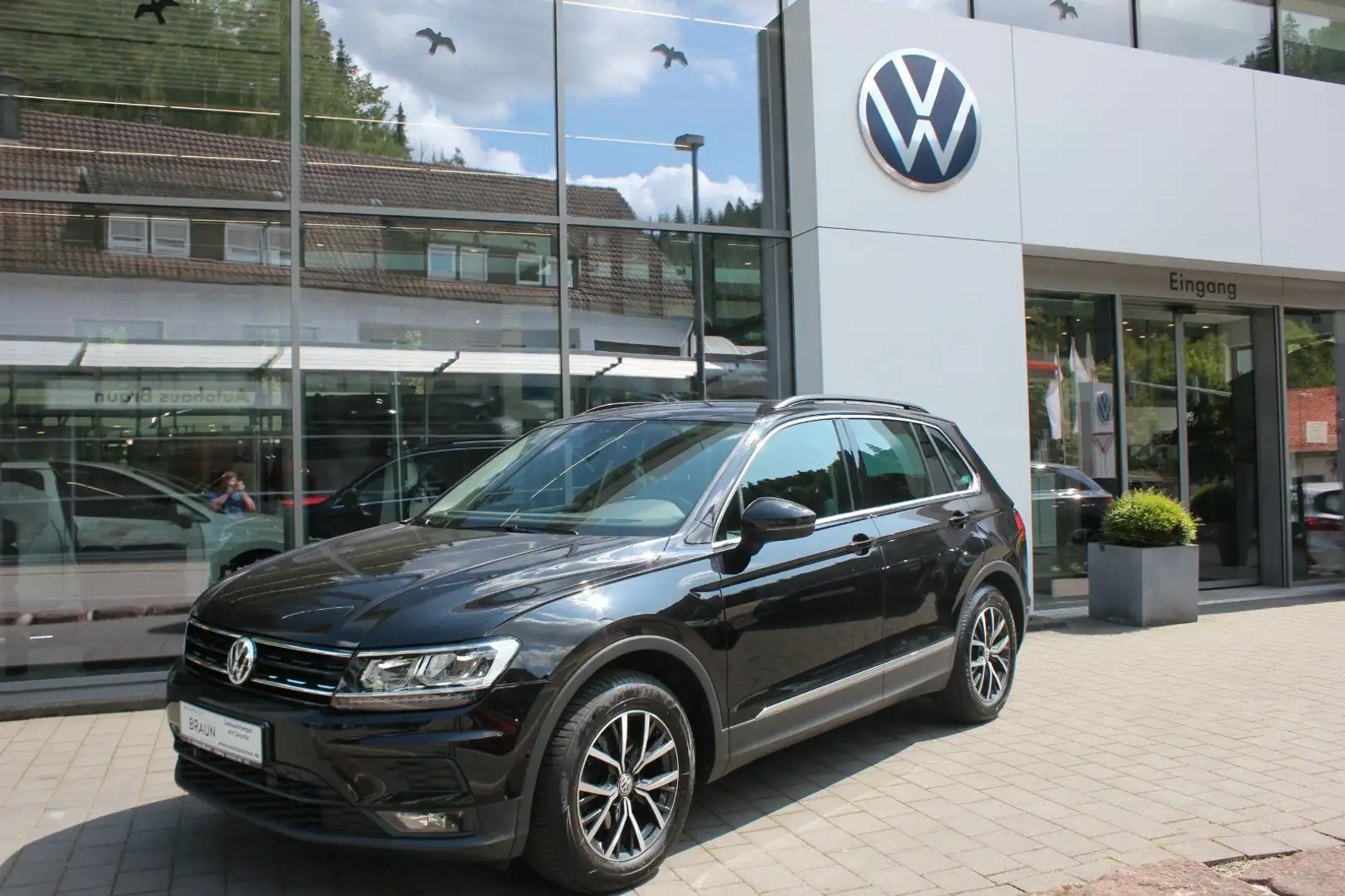 Volkswagen Tiguan Comfortline 1.5 TSI ACT DSG Navi,LED,PDC Schwarz - 1