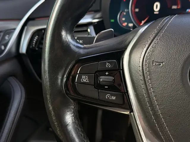 BMW 5 Series view 21