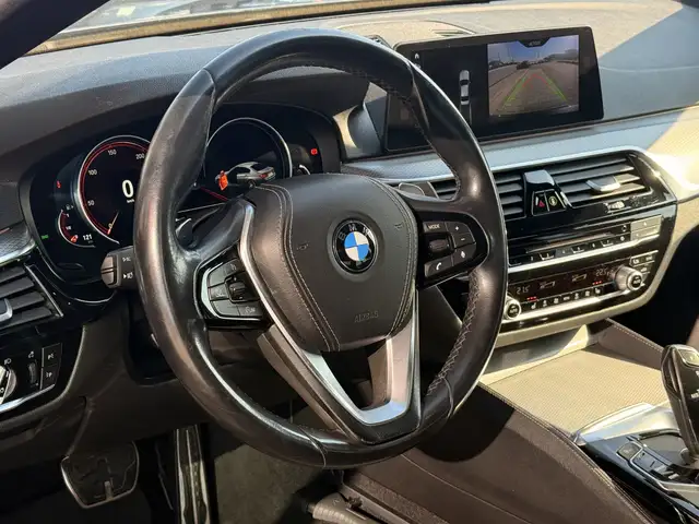 BMW 5 Series view 15
