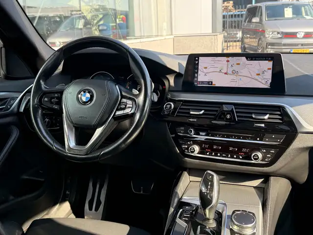 BMW 5 Series view 18
