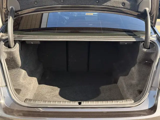 BMW 5 Series view 13