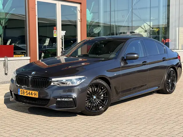 BMW 5 Series view 3