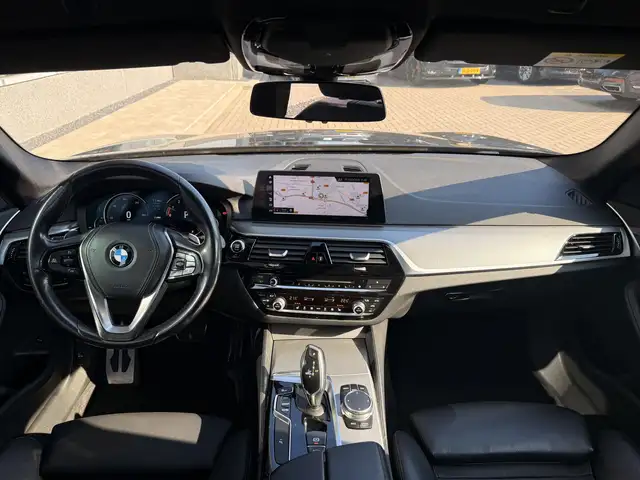 BMW 5 Series view 14