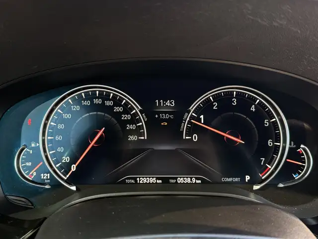 BMW 5 Series view 23