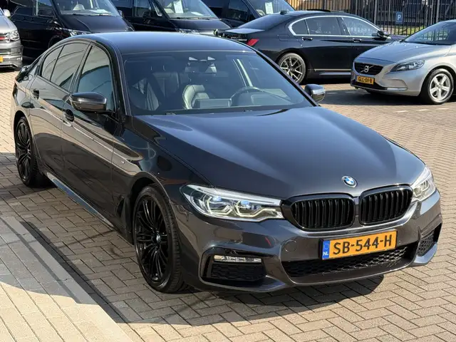 BMW 5 Series view 9