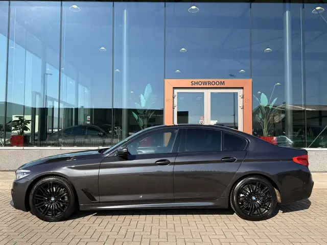 BMW 5 Series view 6