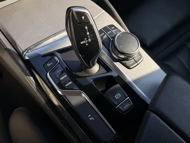 BMW 5 Series view 20