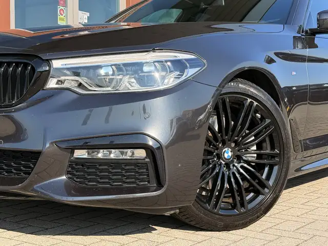 BMW 5 Series view 7