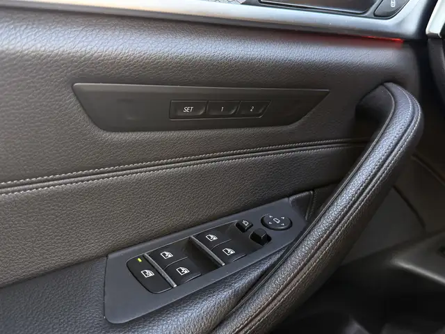 BMW 5 Series view 16
