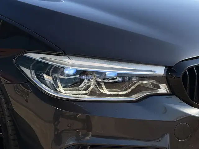 BMW 5 Series view 10