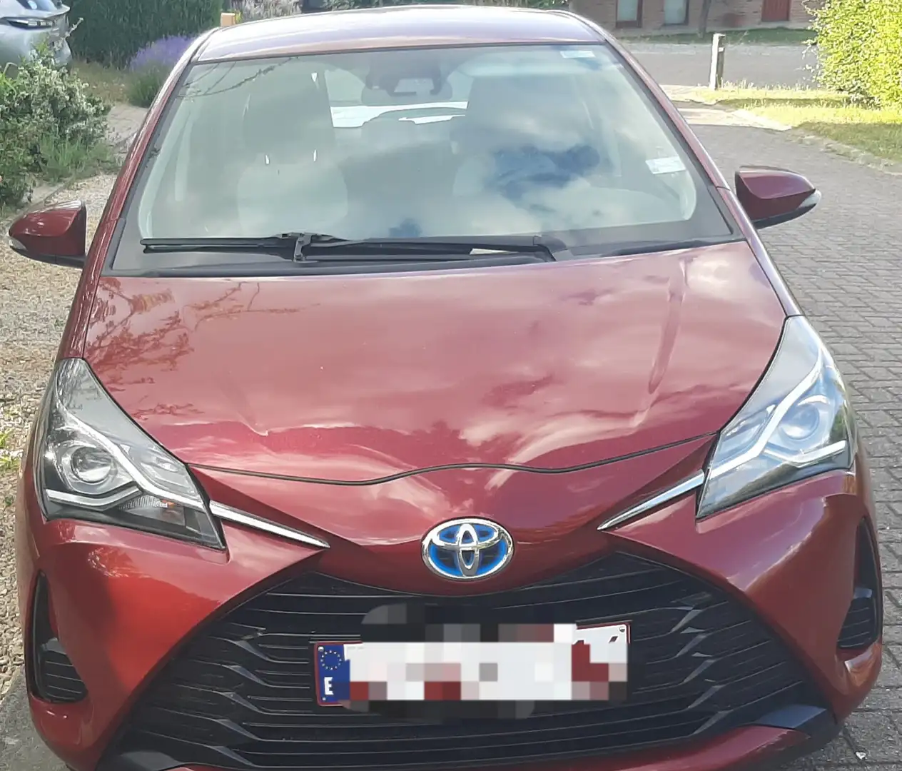 Toyota Yaris COMFORT HYBRIDE Rood - 2