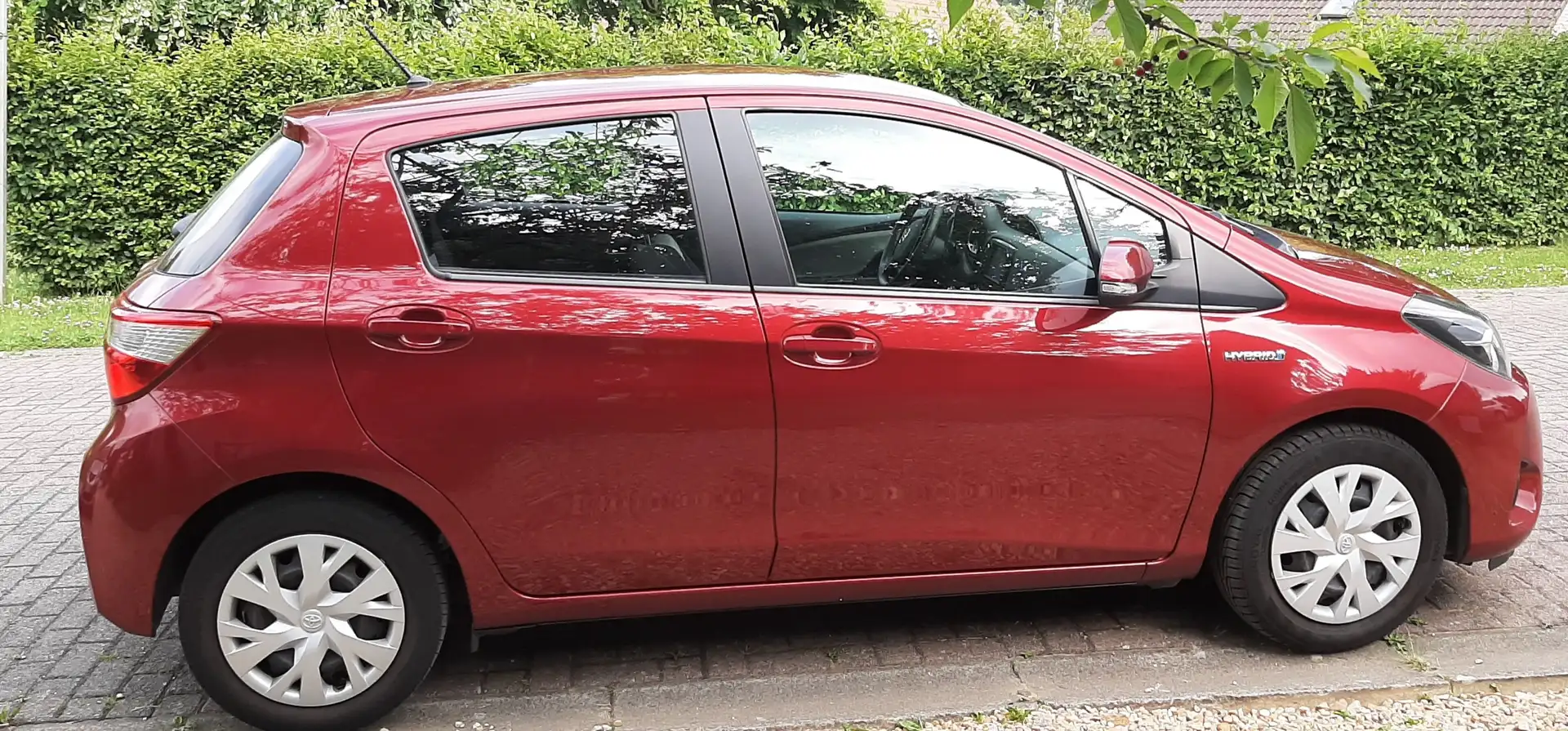 Toyota Yaris COMFORT HYBRIDE Rood - 1