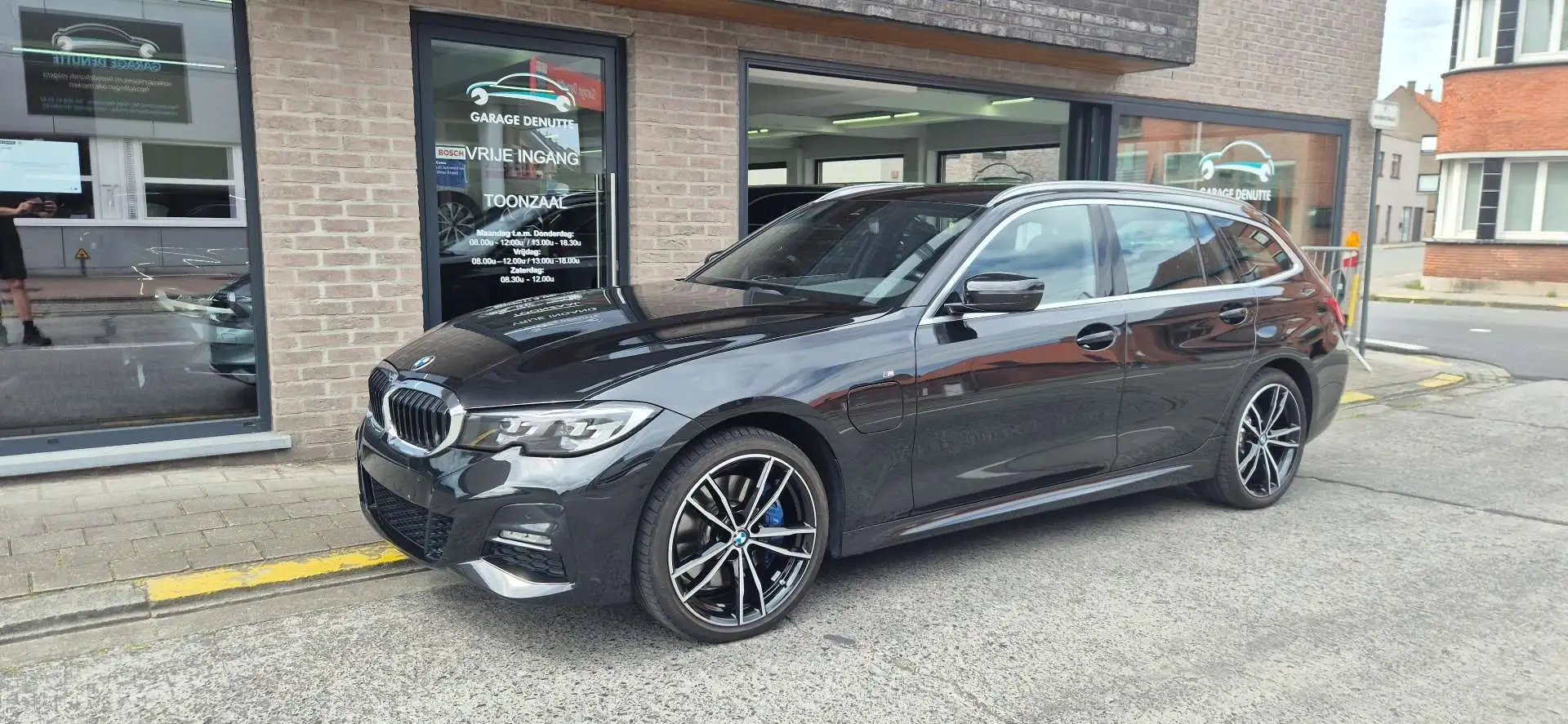 BMW 330 330e M-Pack Noir - 1