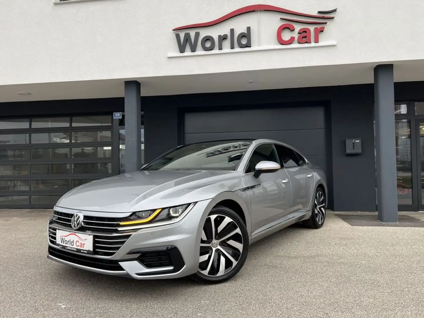 Volkswagen Arteon 2.0TDI R-Line DSG Virtual-Pano-Alcantara-19 Silber - 1