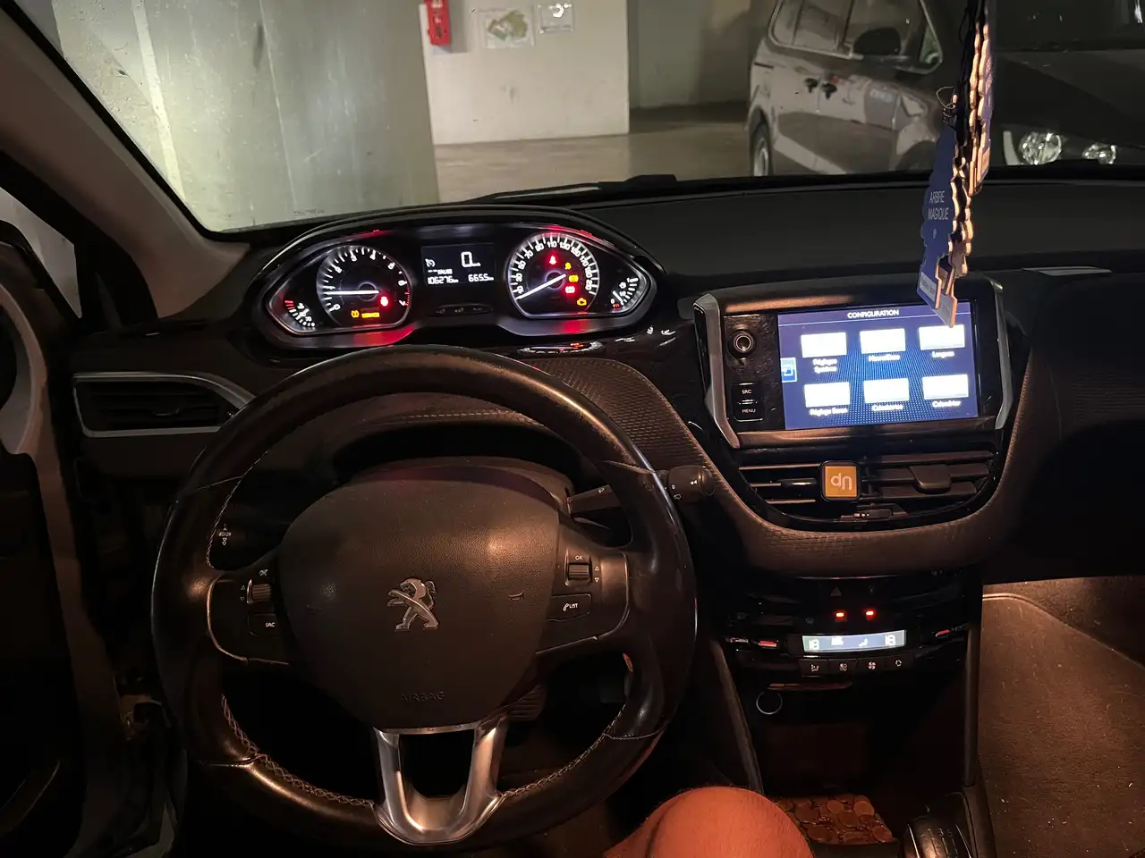 Peugeot 208 208 — photo 2