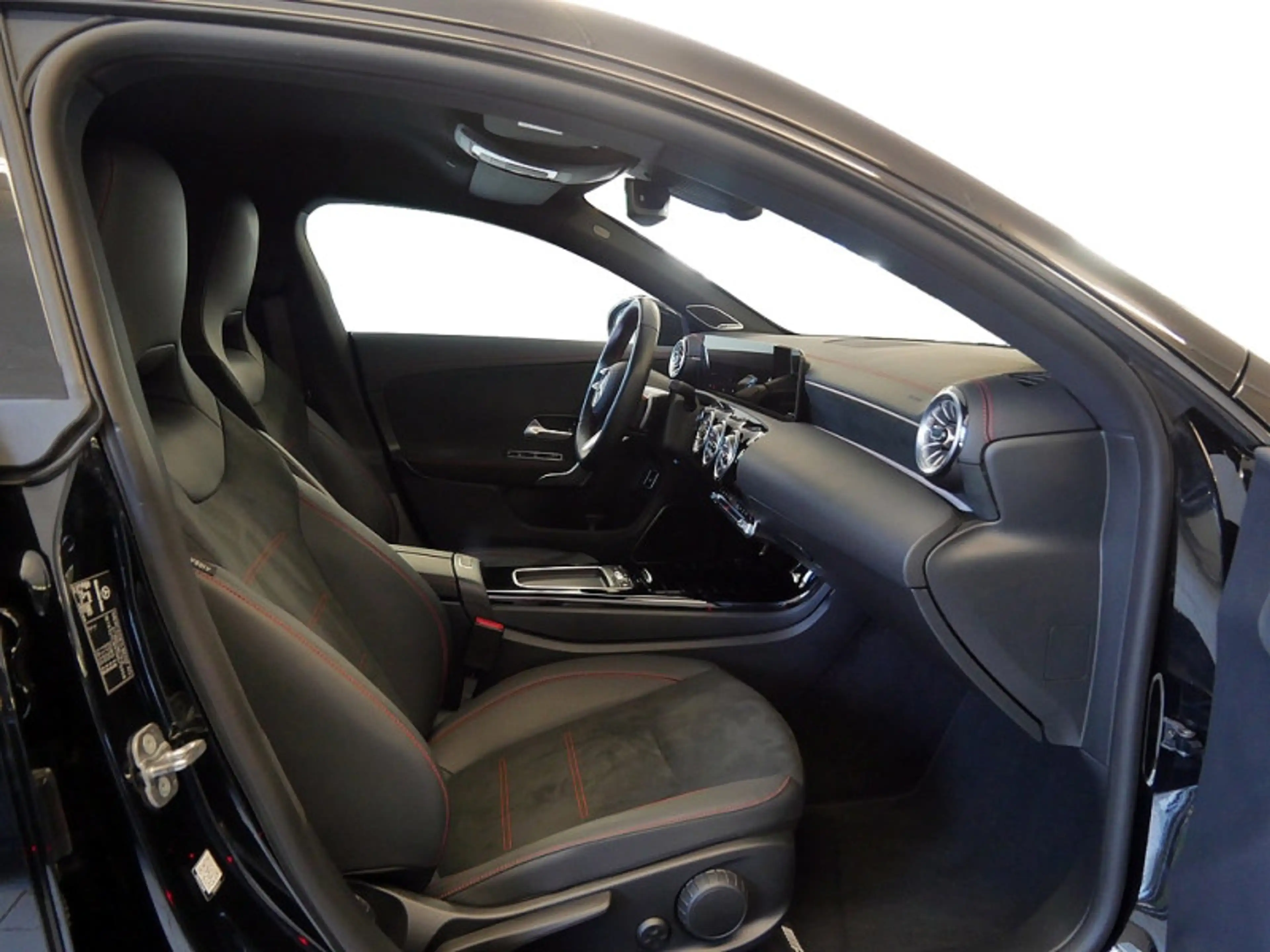 Mercedes-Benz CLA 200 d Coupé , AMG BURM NIGHT PREMIUM DISTR — photo 8