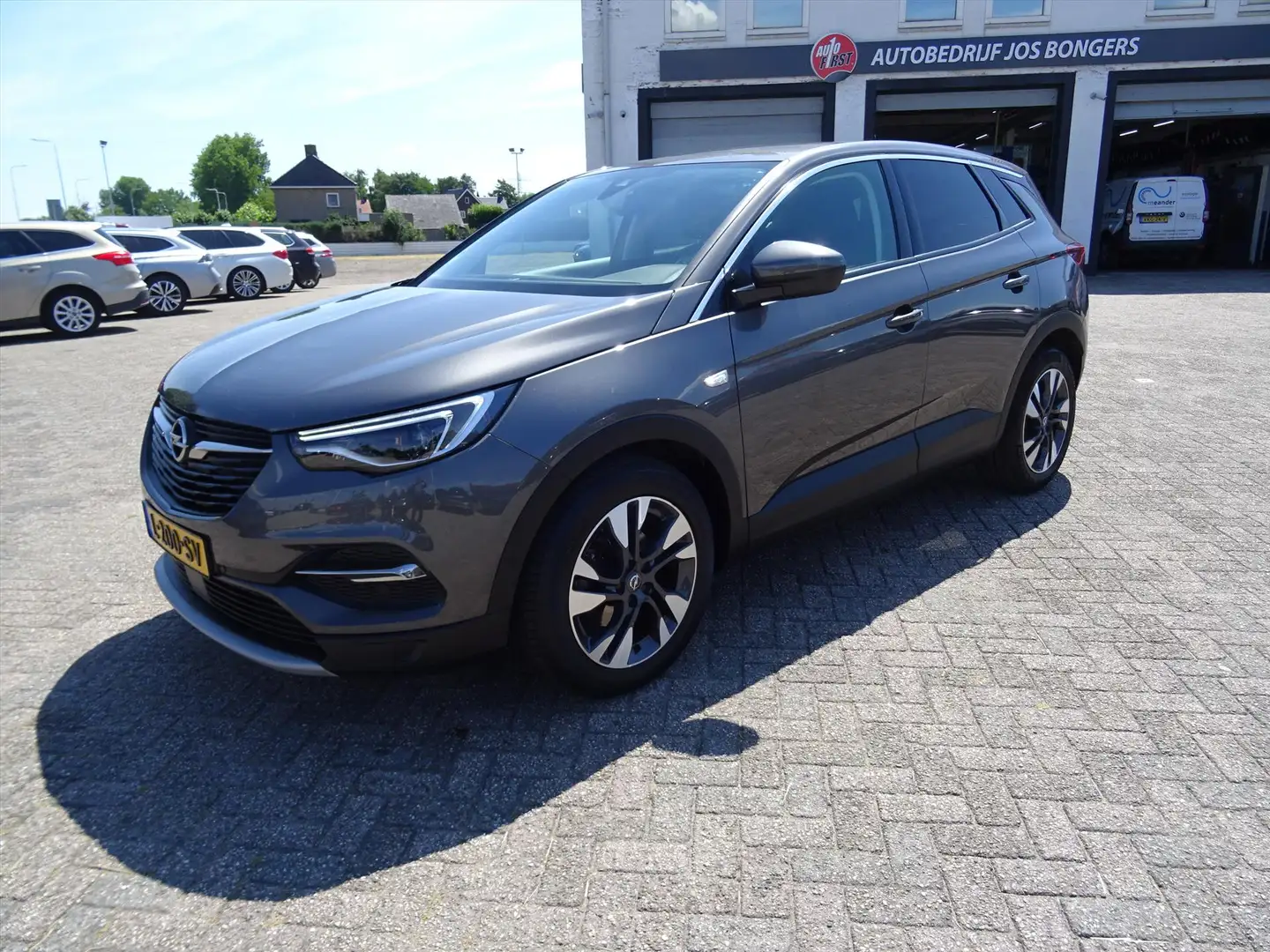 Opel Grandland X 1.2 Turbo 130pk S&amp;S Innovation Grijs - 1