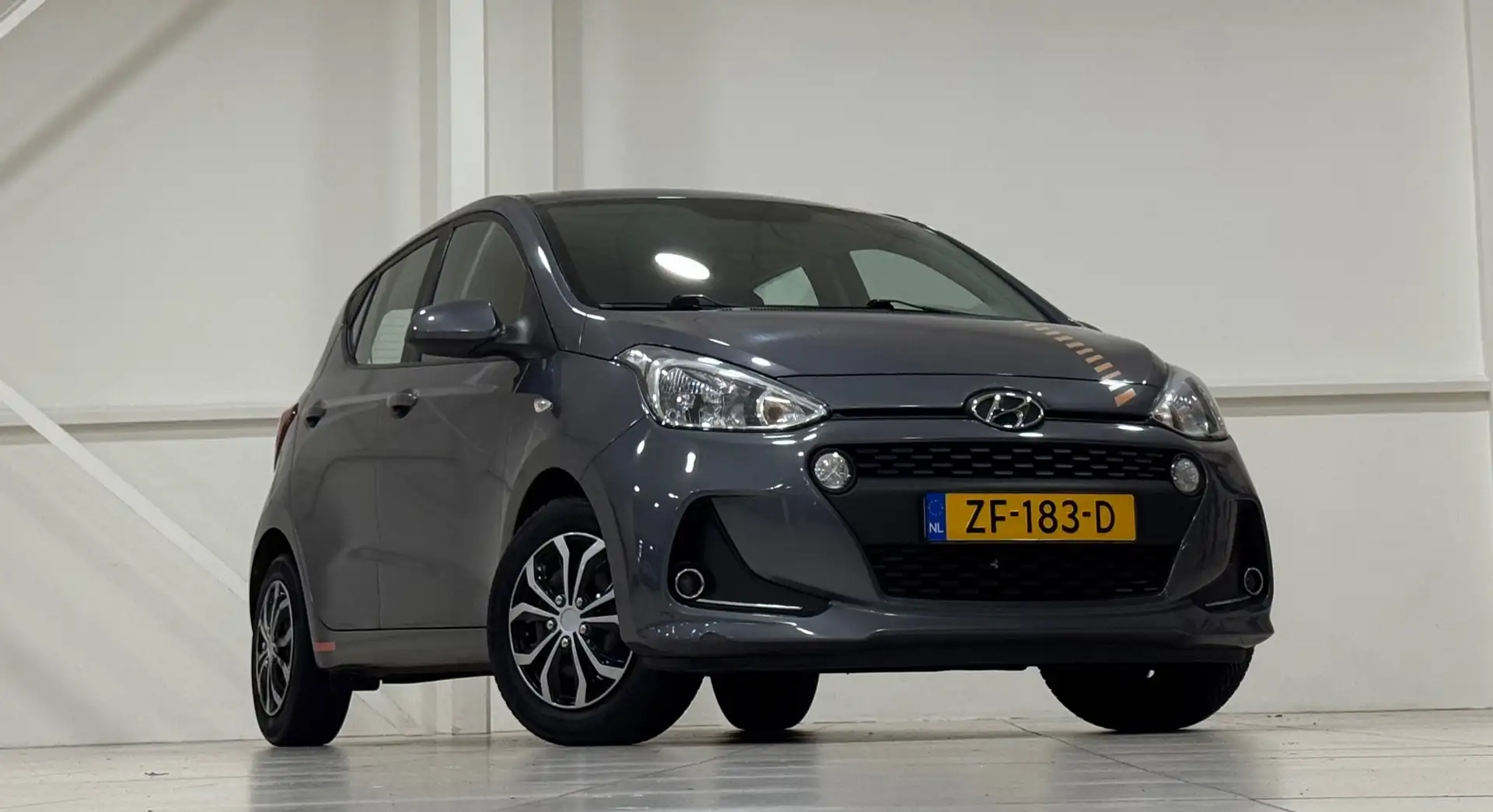 Hyundai i10 1.0i Comfort Airco CruiseControl APK 05-2027 Mooi! Grijs - 2