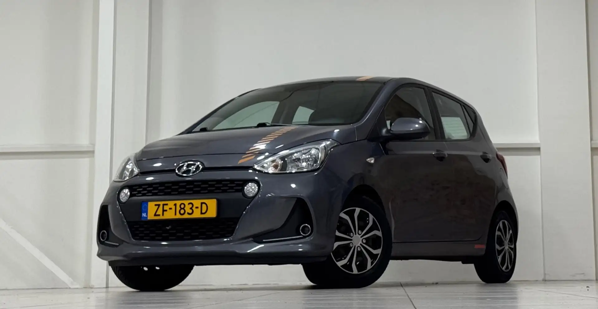 Hyundai i10 1.0i Comfort Airco CruiseControl APK 05-2027 Mooi! Grijs - 1