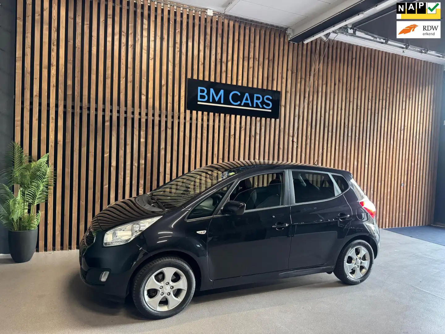 Kia Venga 1.4 CVVT 20th Anniversary Airco,Camera,Trekhaak Zwart - 1