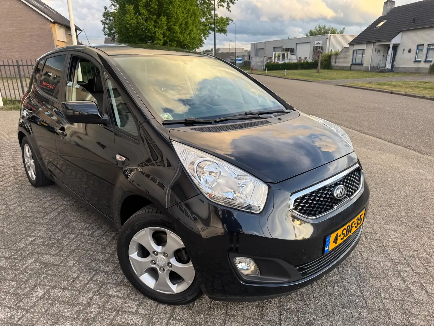 Kia Venga 1.4 CVVT 20th Anniversary Airco,Camera,Trekhaak Zwart - 2